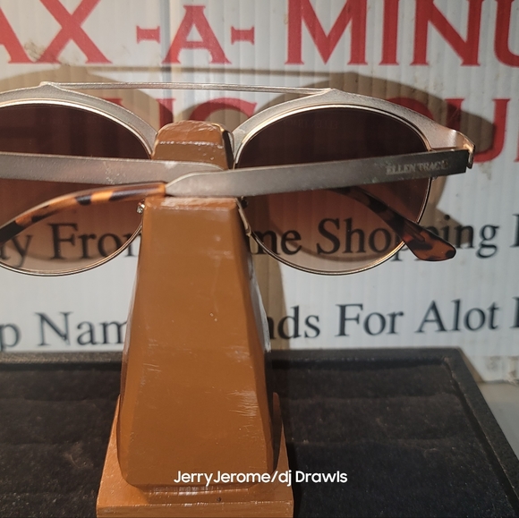 Ellen Tracy Sunglasses - Picture 1 of 3